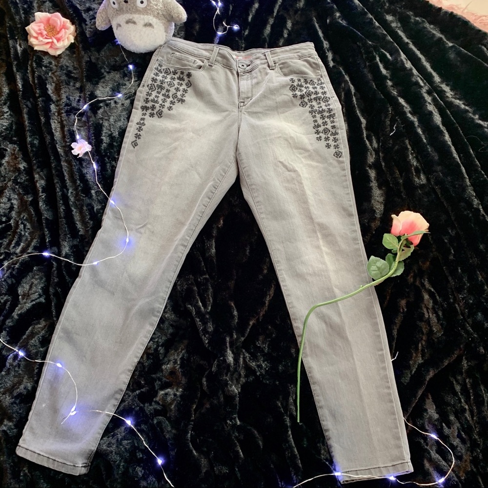 Style And Company Gray Embroidered Jeans